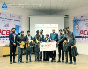 Dr. Sanjay Bahl, Director PCBT and the judges presenting the no 1. award to the winning team Devfolio.