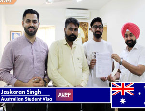 Hon'ble Vice Chairman is congratulating student for getting his Australian study visa stamped under AUPP.