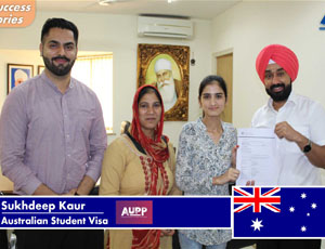 Hon'ble Vice Chairman is congratulating student for getting his Australian study visa stamped under AUPP.