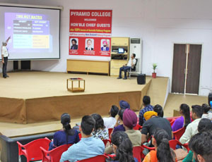 Hon'ble Director-PCBT Dr. Sanjay Behl is delivering speech on Time Mangement to students.
